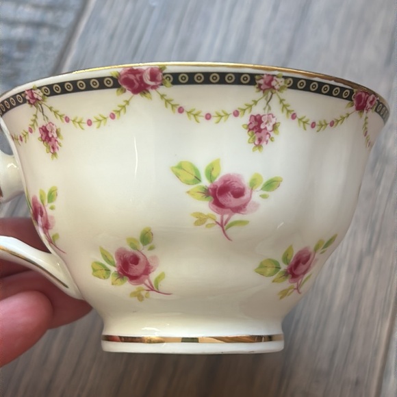 Grace’s Teaware cup and saucer with matching box. - Picture 7 of 8